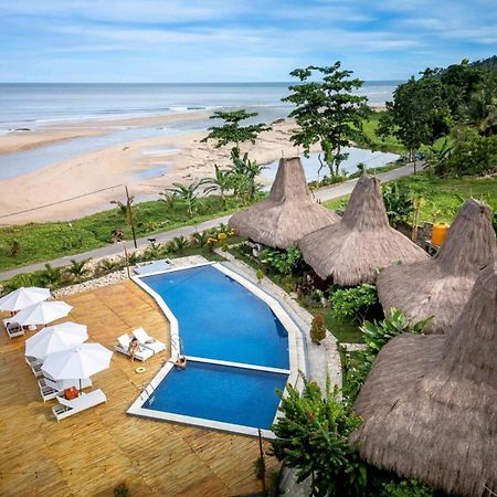 Three Queen Villa And Homestay Waikabubak 外观 照片