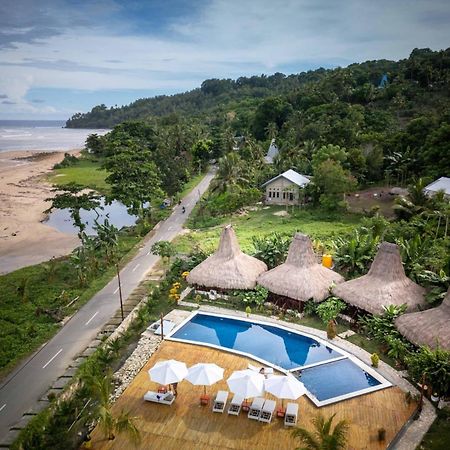 Three Queen Villa And Homestay Waikabubak 外观 照片