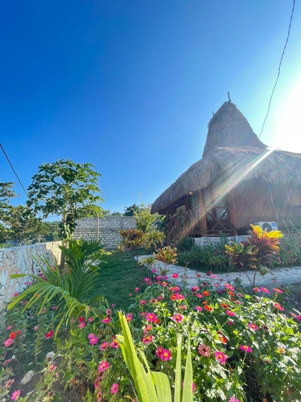 Three Queen Villa And Homestay Waikabubak 外观 照片