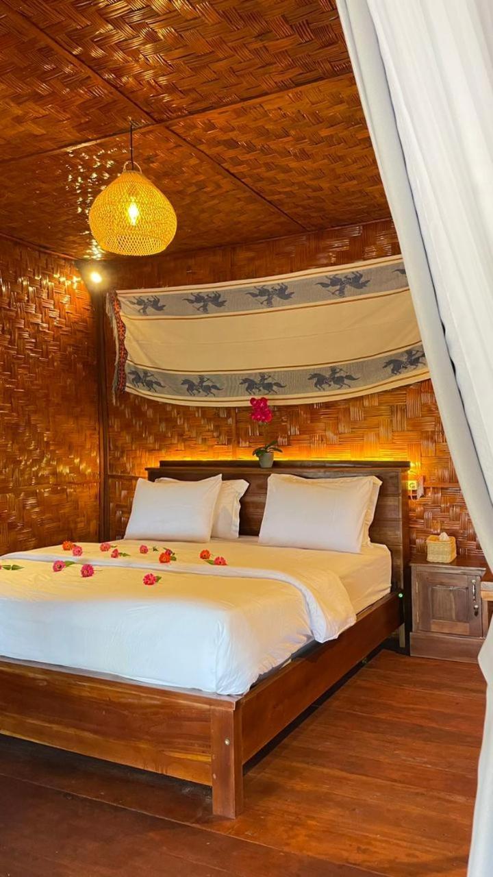 Three Queen Villa And Homestay Waikabubak 外观 照片