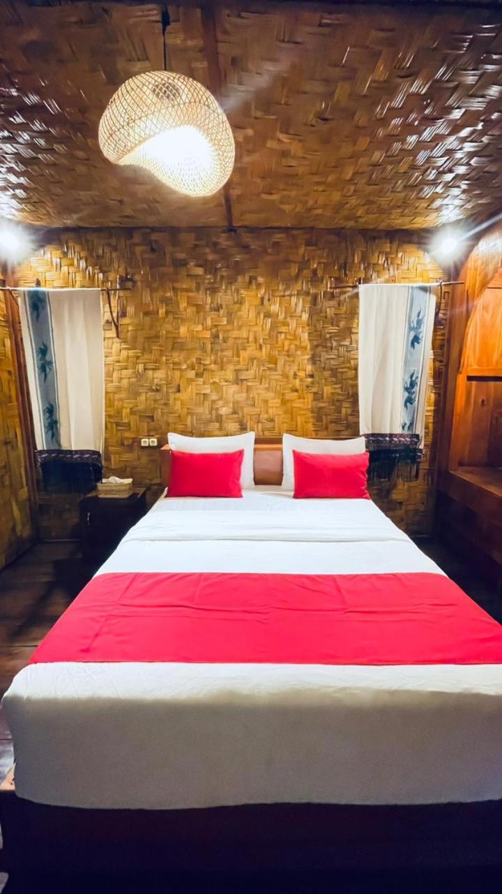 Three Queen Villa And Homestay Waikabubak 外观 照片