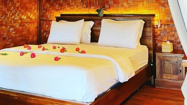 Three Queen Villa And Homestay Waikabubak 外观 照片