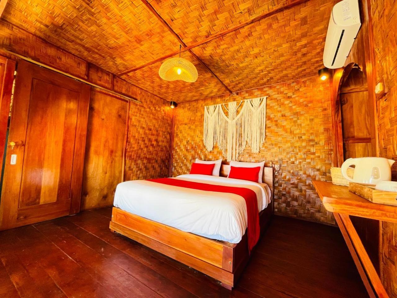 Three Queen Villa And Homestay Waikabubak 外观 照片
