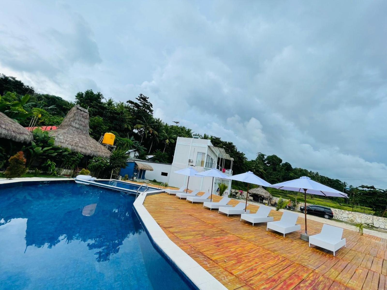 Three Queen Villa And Homestay Waikabubak 外观 照片