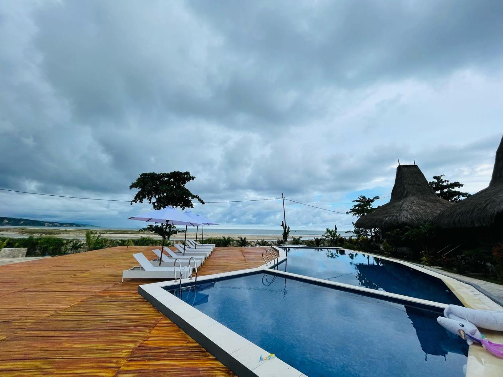 Three Queen Villa And Homestay Waikabubak 外观 照片