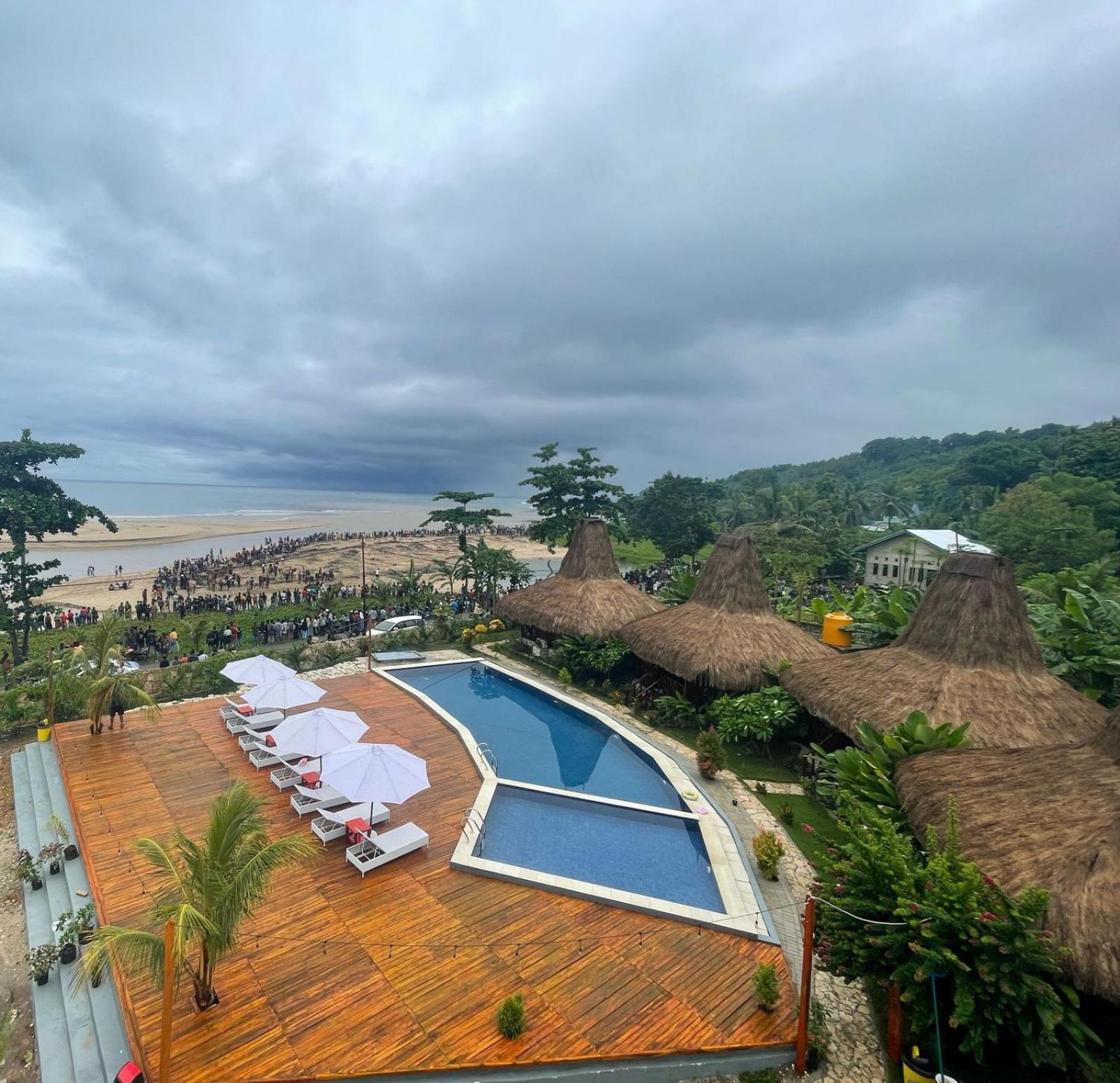 Three Queen Villa And Homestay Waikabubak 外观 照片