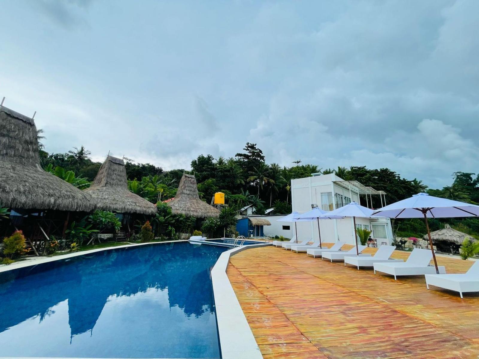 Three Queen Villa And Homestay Waikabubak 外观 照片