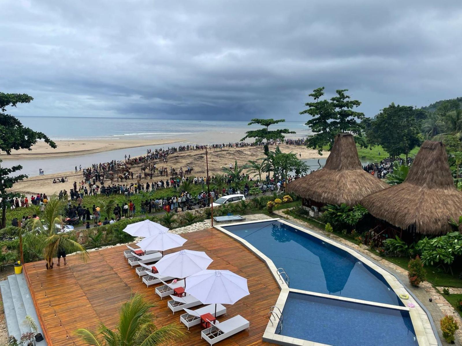 Three Queen Villa And Homestay Waikabubak 外观 照片