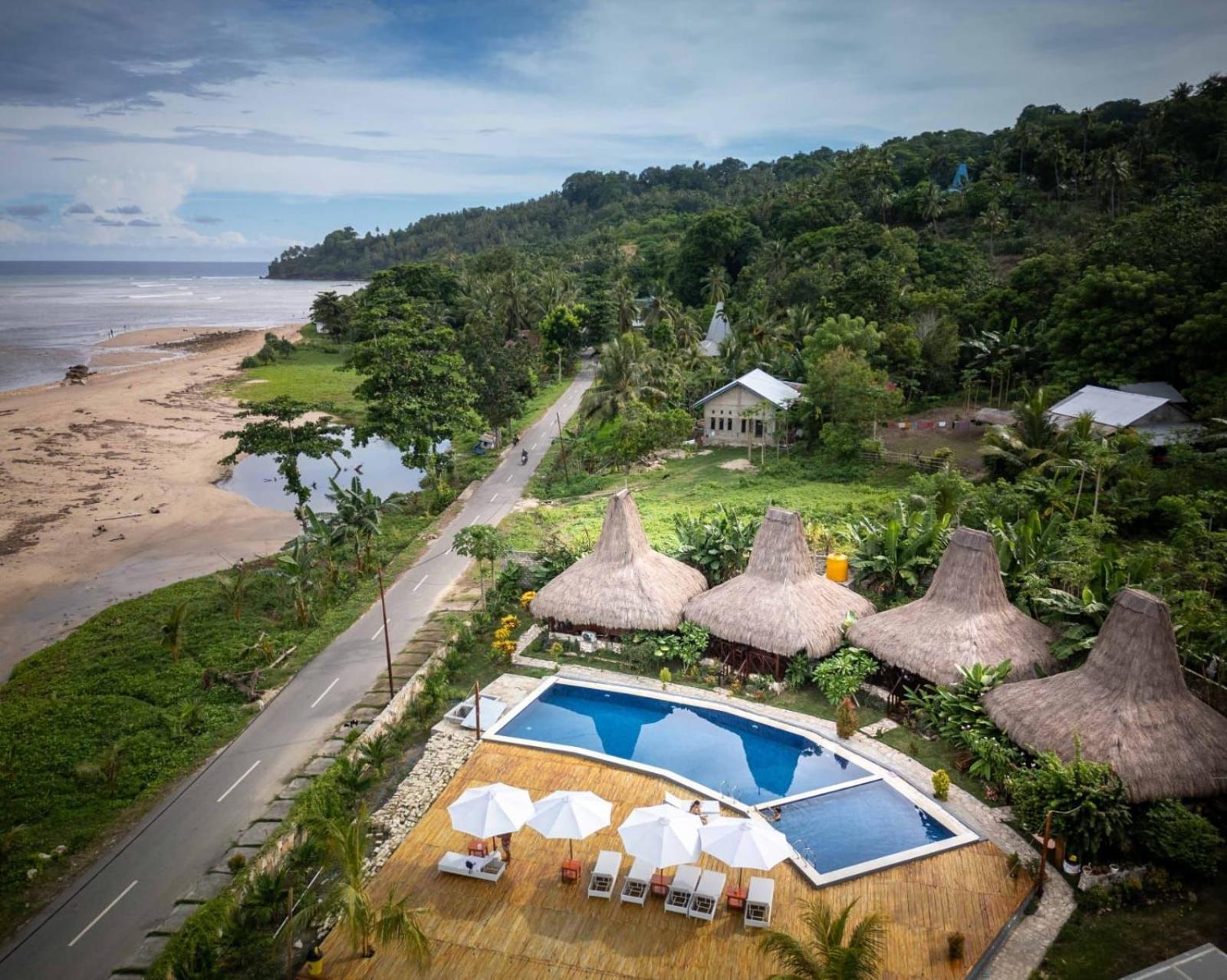 Three Queen Villa And Homestay Waikabubak 外观 照片